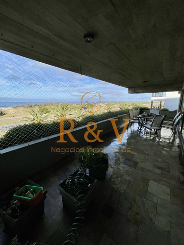 Imagen 2 de 16 de Apartamento En Venta- 4 Dormitorios + Dependencia. Punta Del Este