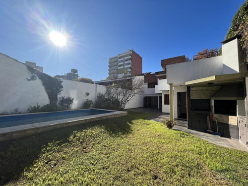 Imagen 2 de 30 de Casa Cuatro Dormitorios Echesortu
