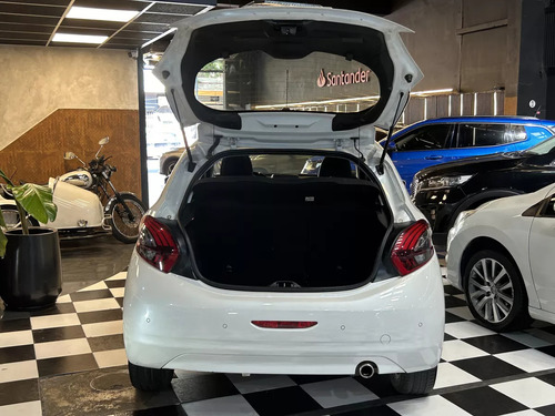 Peugeot 208 1.6 Feline