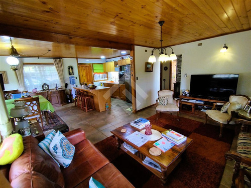 Casa En Venta De 4 Dorm. En Algarrobo