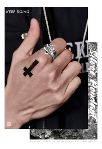 El Anillo Masculino Del Ojo De Horus Ajusta El Ojo De Dios