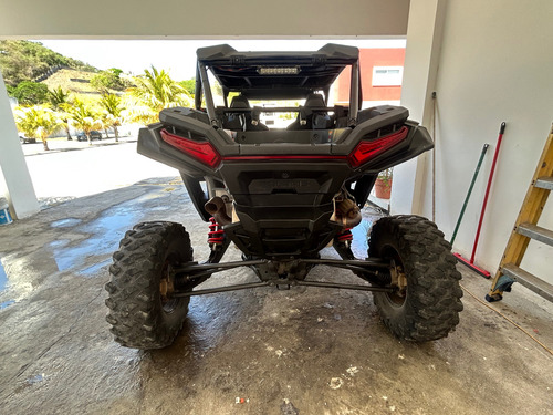 Rzr Xp 1000 Ultimate Año 2024 Color Gris Con Rojo