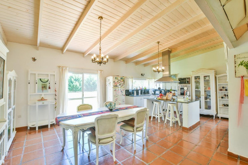 Casa De 3 Dormitorios En Venta Con Pileta - Aldea - San Eduardo