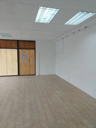 Local Planta Libre 140 M2 Doble Altura - Buena Vitrina