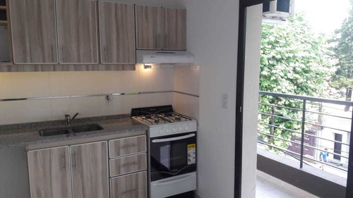 Imagen 2 de 6 de Departamento Con Cochera, Dos Ambientes. Excelente Ubicación