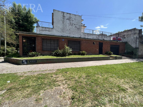 Venta Casa 3 Ambientes Con Cochera, Patio Con Parrilla Y Terraza En Wilde