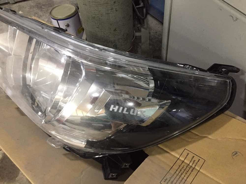 Imagen 2 de 3 de Farol De Toyota Hilux