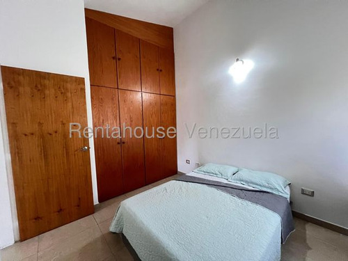 Town House En Venta En La Arboleda Zona Norte Maracay Moderno 25-19023 Holder