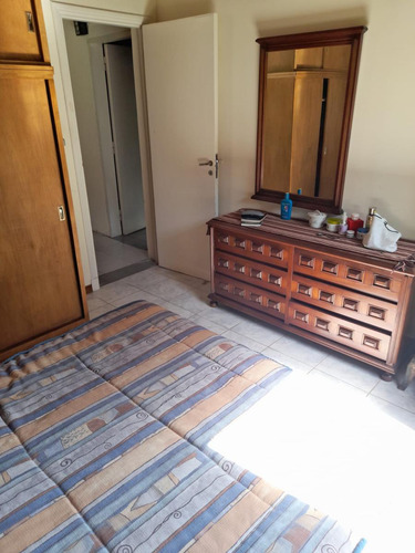 Vendo Chalet Sobre 2 Lotes En Barrio Colinas Verdes - Amplio Parque - Piscina - Quincho