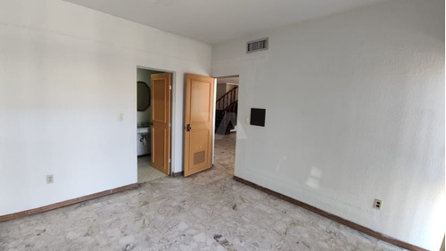 Imagen 3 de 30 de Casa En Renta De 3 Plantas Ideal Para Oficinas En Colonia Re