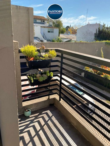 Venta De Departamento De 2 Amb Con Balcon Y Cochera