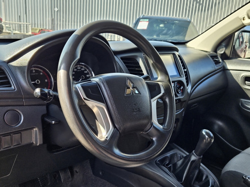Mitsubishi L200 L200 D/c 2.4 Work Cr 4x2 Wf Doble Airbag Mn