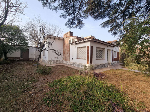 Casa 3 Dorm. - Departamento - Garage Y 1080 M2 De Terreno - Ubicado A 6 Cuadras Del Centro