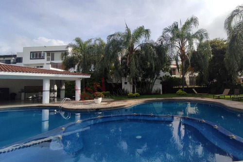 Se Vende Lote De Terreno Dentro Del Fraccionamiento Burgos Corinto En Temixco.-