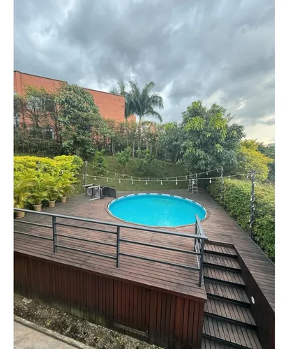 Casa Envigado Con Piscina Privada- 3alcobas-estudio- Área Total 397mt2