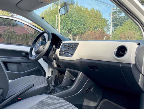 Imagen 12 de 15 de Volkswagen Up! 2016 1.0 Move Up! 75cv 3 P