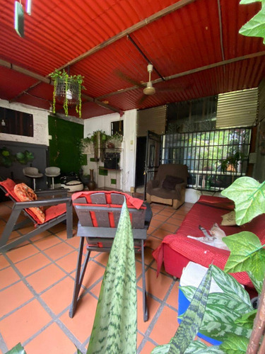 Venta Casa Con Local Comercial En Av Michelena Sector Candelaria