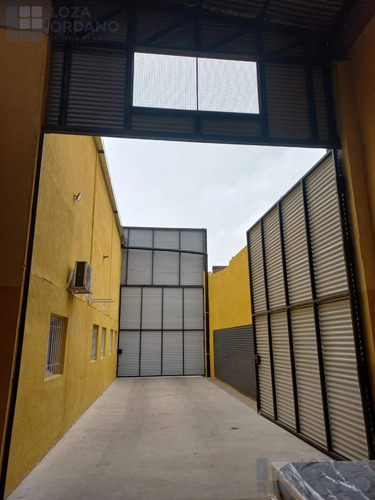 Galpon A Estrenar En Barrio General Bustos