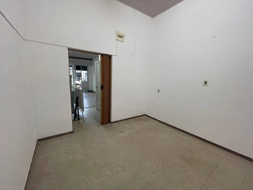 Venta De Local Comercial En Pocitos Con Renta