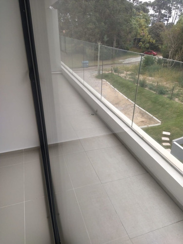 Imagen 6 de 24 de Apartamento En Venta De 2 Dormitorios C/ Cochera En Playa Mansa
