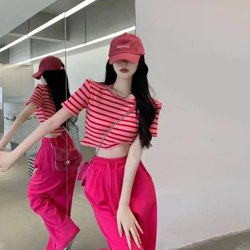 Conjunto De Camiseta De Manga Corta A Rayas Y Pantalones Aca