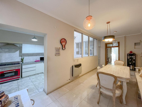 Piso Exclusivo De 5 Dormitorios Con 3 Baños Y Cochera
