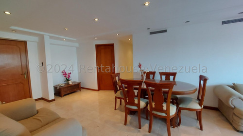 Se Alquila Amplio Y Cómodo Apartamento, En La Urb. El Parral 24-20927