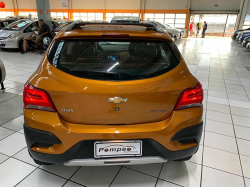 Imagem 6 de 12 de Chevrolet Onix 2017 1.4 Activ Aut. 5p