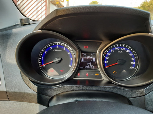 Imagem 11 de 12 de Hyundai Hb20s 2015 1.6 Comfort Plus Flex Aut. 4p