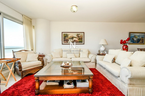Venta De Apartamento De Dos Dormitorios En Suite Más Dependencia De Servicio En Torre Le Parc, Punta Del Este- Ref: 276