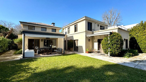 Casa En Venta En Barrio El Molino, Country Abril
