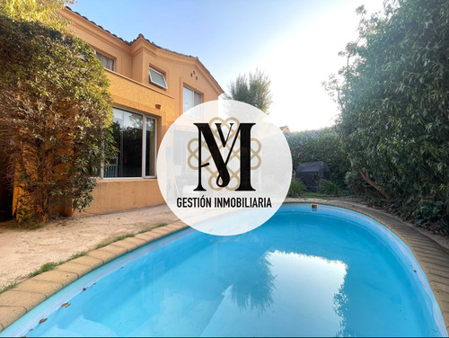Casa Muy Bien Cuidada,5 Dormitorios,4 Baños (95384)