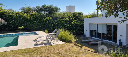 Imagen 15 de 26 de Venta Casa 3 Dormitorios Con Dependencia De Servicio, Moderna, Con Pileta, En La Rufina.