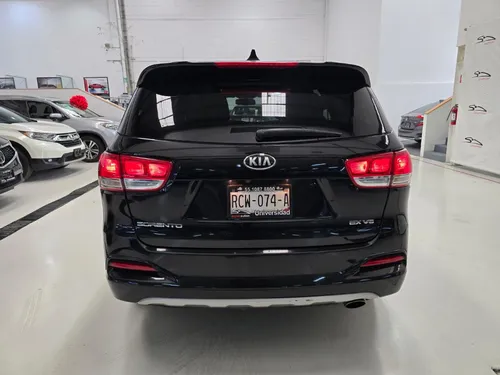 Kia Sorento 5p EX PACK, V6 TA Piel QCP GPS 7 pas. RA-18"