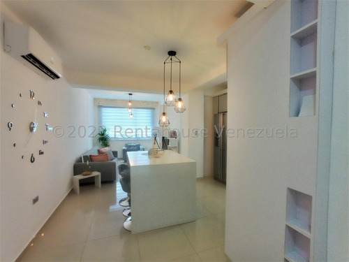Moderno Apartamento En Venta Concepto Amerciano Remodelado Conjunto Privado Las Carolinas Turmero Vigilancia Pozo Estef 24-3492
