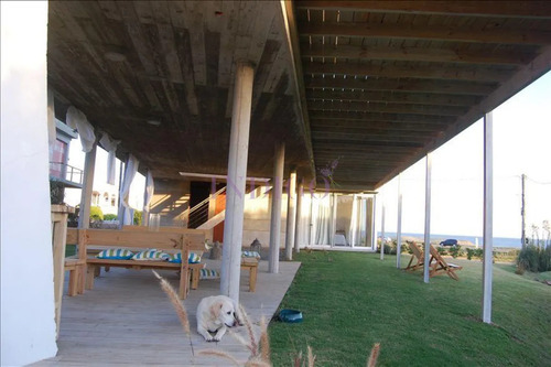 Punta Piedras En Venta, Excepcional Propiedad Construida Por El Arquitecto Martin Gomez.