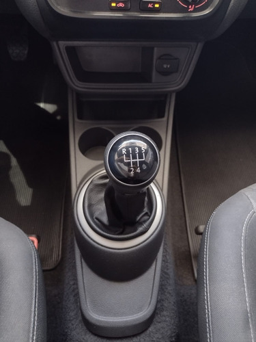 Imagem 10 de 15 de Volkswagem Gol 1.0 Track 2014 Completo Com Rodas