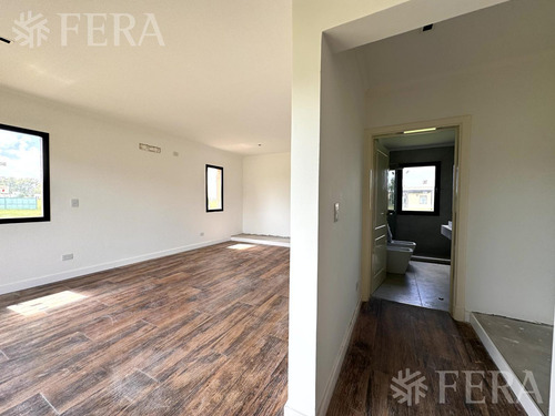Venta Casa 4 Ambientes Con Piscina Campos De Roca - Brandsen