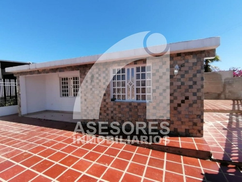 Imagen 2 de 10 de Casa En Venta En Judibana. Sector Los Bloques. Edo. Falcón