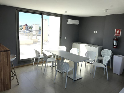 Monoambiente De Categoría Con Patio - Pocitos