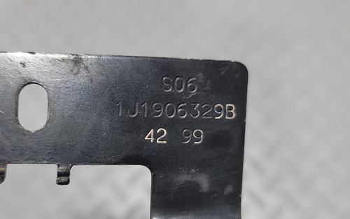 Base Soporte De Computadora De Motor Jetta A4 Golf 2000-2002 (Usado)