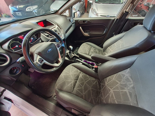 Ford Fiesta Kinectic Titanium 2012