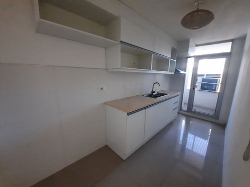 Orden De Venta! Frente, Cocina Definida. Piso 7. Garaje (ref: Igr-414)