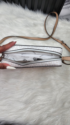 Crossbody Guess Sv888371 Nueva 100 % Original Con Etiqueta Blanco Estampado Níquel Beige