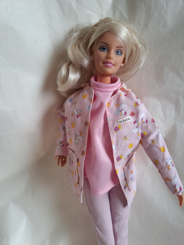 Bella Barbie Doctora.