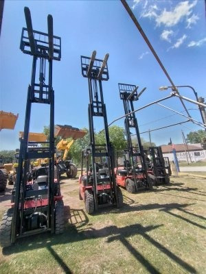 Imagen 10 de 16 de Autoelevadores Triple Torre 2.5 Con Desplazador Lateral