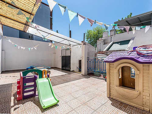 Casa En Dos Plantas Con Patio Y Terraza En Núñez.