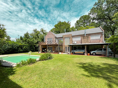 Hermosa Casa De 4 Dormitorios Y Pileta En Fisherton