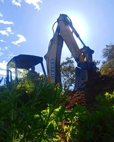 Imagen 5 de 6 de Alquiler De Maquinaria Pesada Retroexcavadora, Camion Volteo