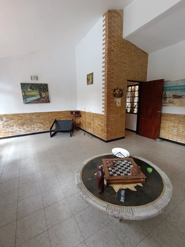 Casa En Alquiler En Naguanagua Con Piscina Fresco Clima (ch)